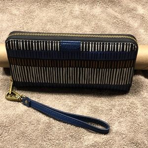 Wrap around multi-color wristlet